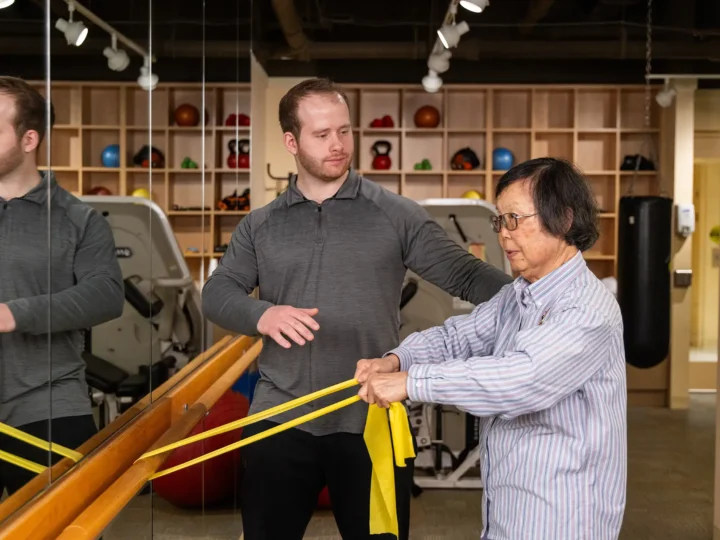 Strength training with a therapist in the fitness centere